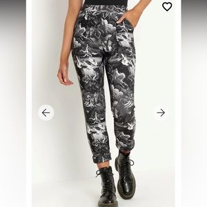 Dore’s angels cuffed pants